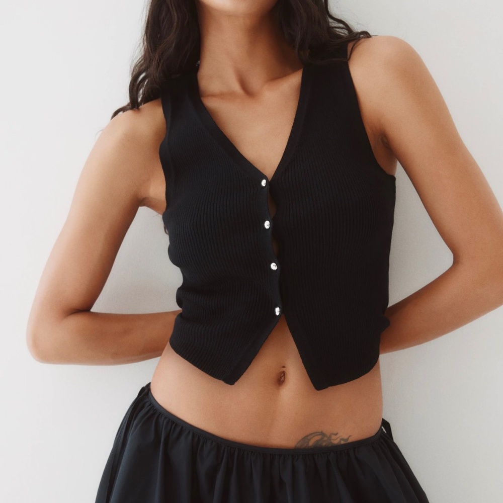 Divided H&M Black Ribbed Button Front Crop Tank | Size L NWOT